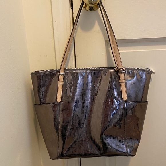 Handbags - NWOT Michael Kors Metallic Mirror Leather Tote